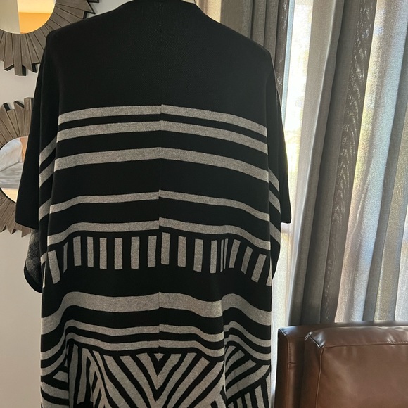 Fall and Winter Stylish Poncho Vest - Picture 6 of 12